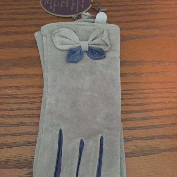 Powder Antoinette 100% Suede Gloves w Accents - Picture 2 of 5